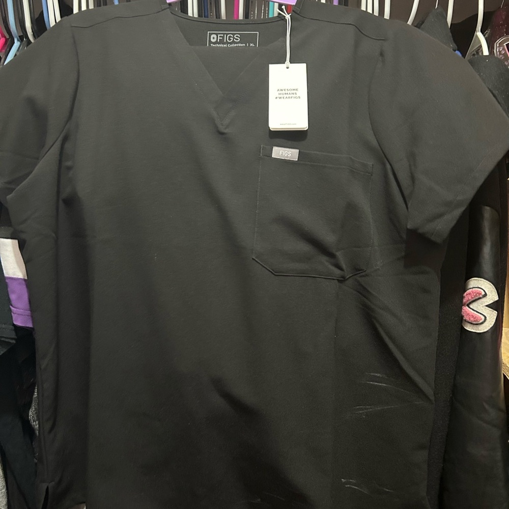 FIGS Black top and bottom scrub set